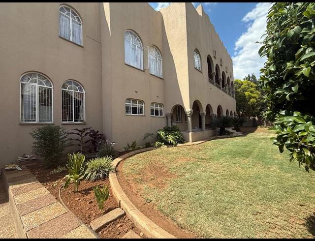 6 BEDROOM HOUSE FOR SALE IN VANDERBIJLPARK SE 3